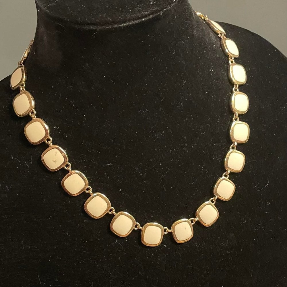 Beautiful Reversible Necklace - Off-White and Black
